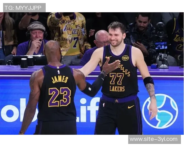 阿里纳斯称詹姆斯现为东契奇的定点投手预计还能继续征战两年 阿里纳斯称詹姆斯现为东契奇的定点投手预计还能继续征战两年