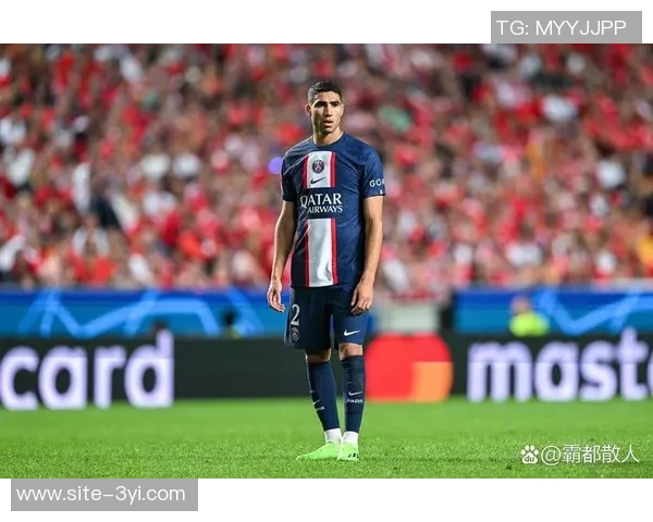 阿什拉夫上半场双响助巴黎领先两球展现边后卫实力