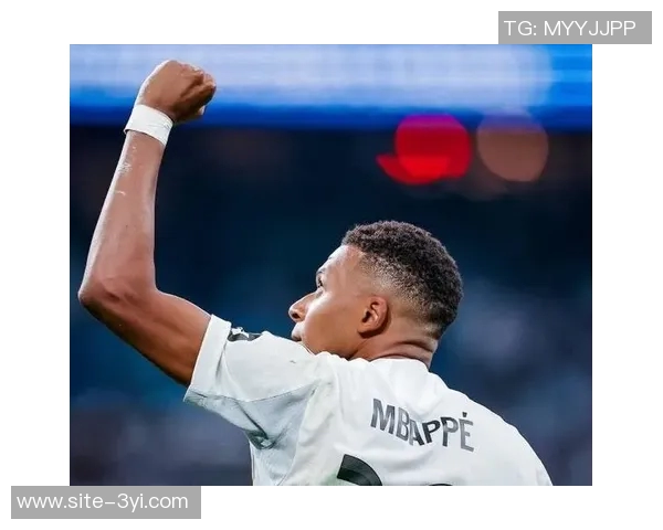 姆巴佩乘私人飞机抵达沙特全力以赴备战西超杯决赛